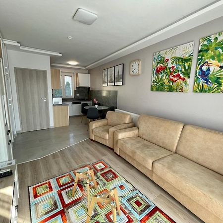 Lara Lux Apartment Hajduszoboszlo Exterior photo