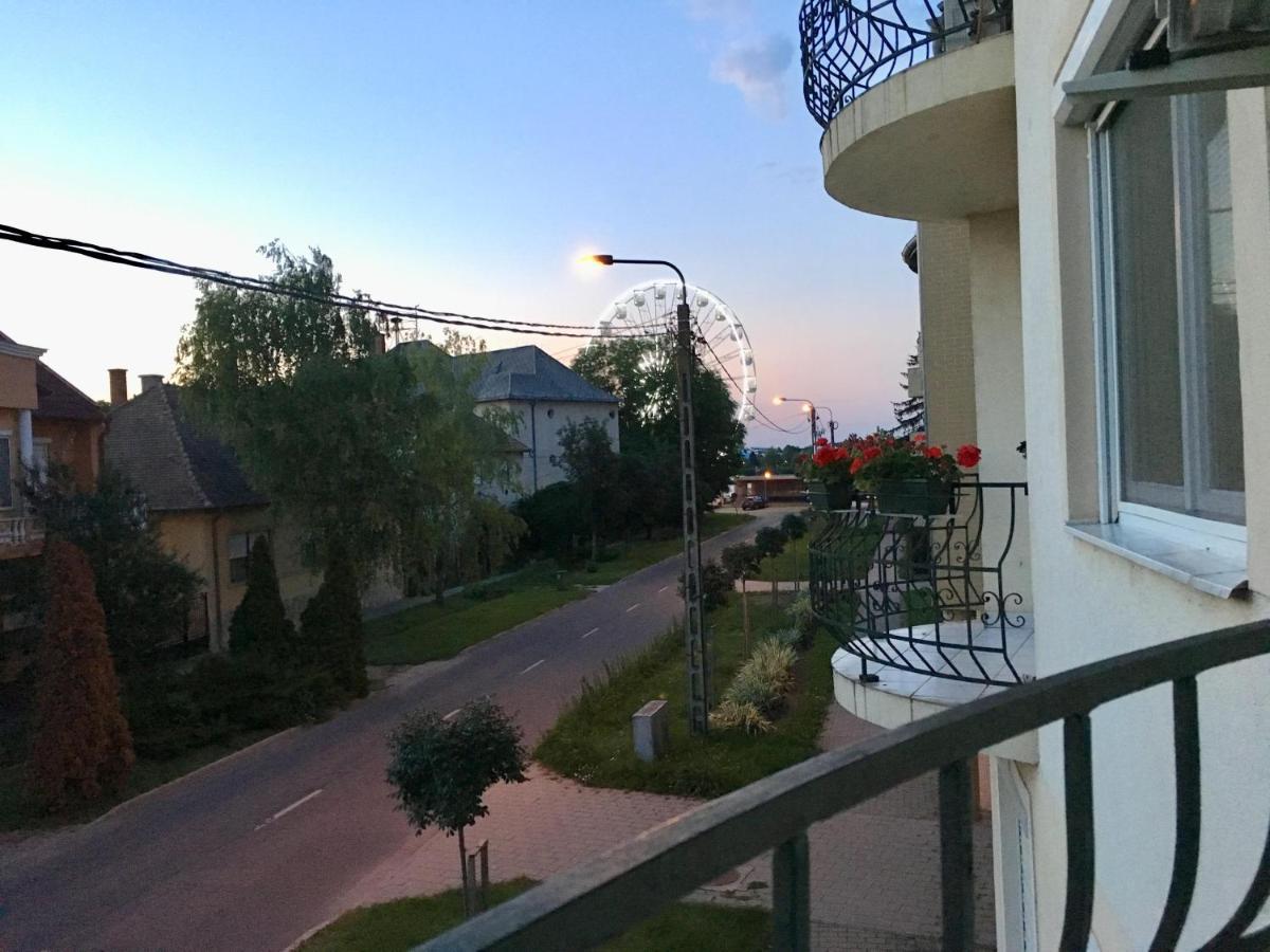 Lara Lux Apartment Hajduszoboszlo Exterior photo