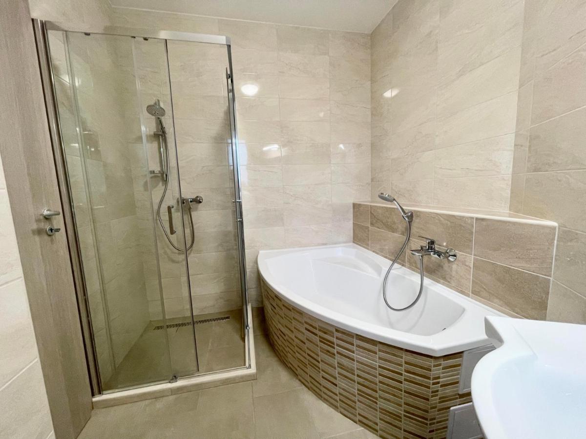 Lara Lux Apartment Hajduszoboszlo Exterior photo