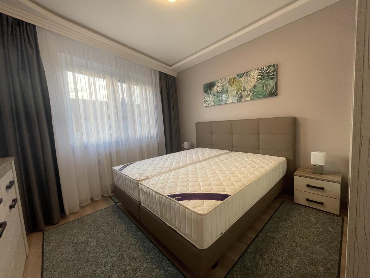 Lara Lux Apartment Hajduszoboszlo Exterior photo